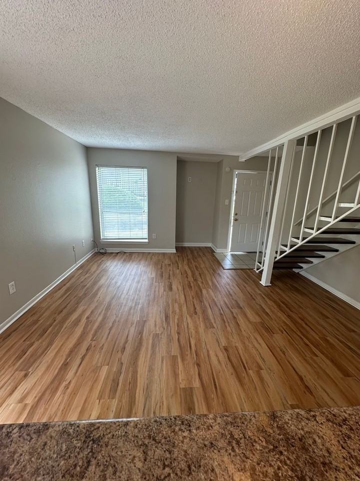 6772 Quail Hollow Ct - Photo 3 of 7