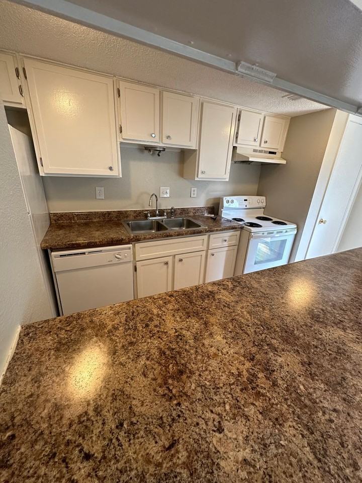 6772 Quail Hollow Ct - Photo 4 of 7
