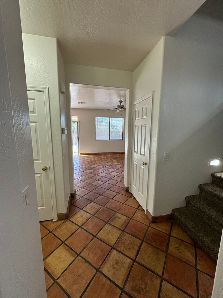 6412 S 71st Dr - Photo 4 of 45