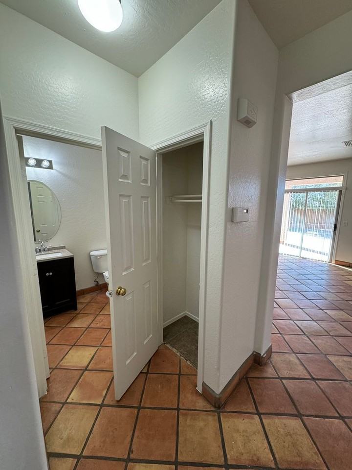 6412 S 71st Dr - Photo 5 of 45