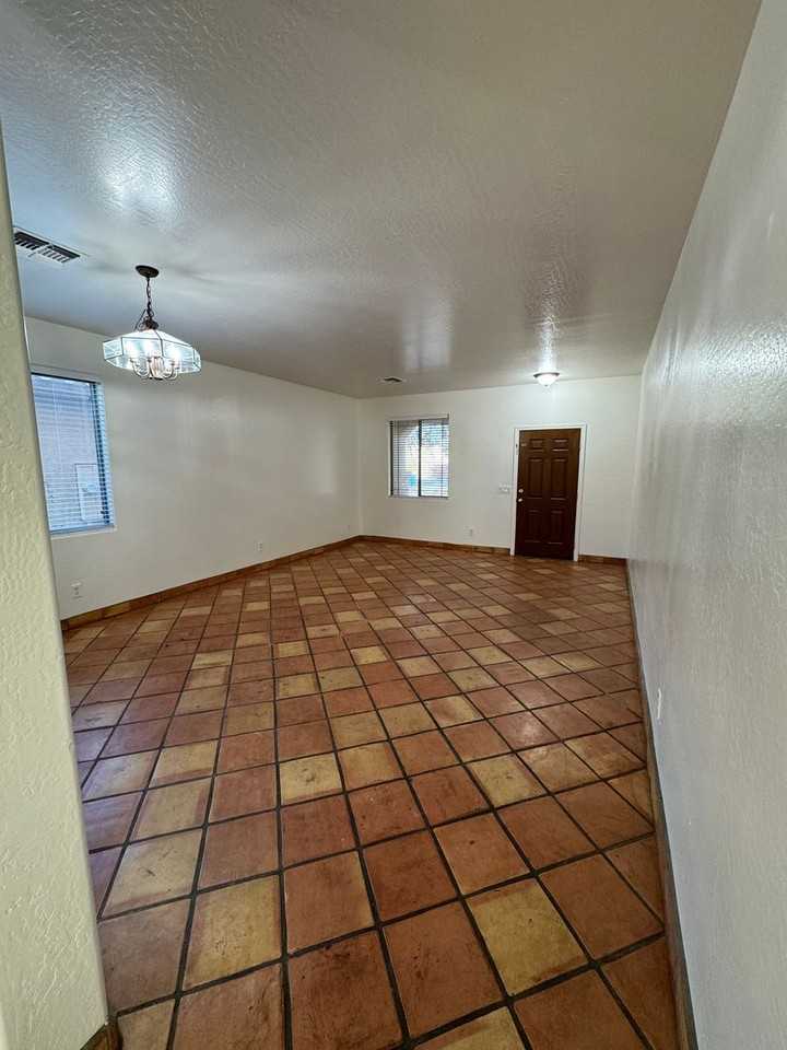 6412 S 71st Dr - Photo 7 of 45
