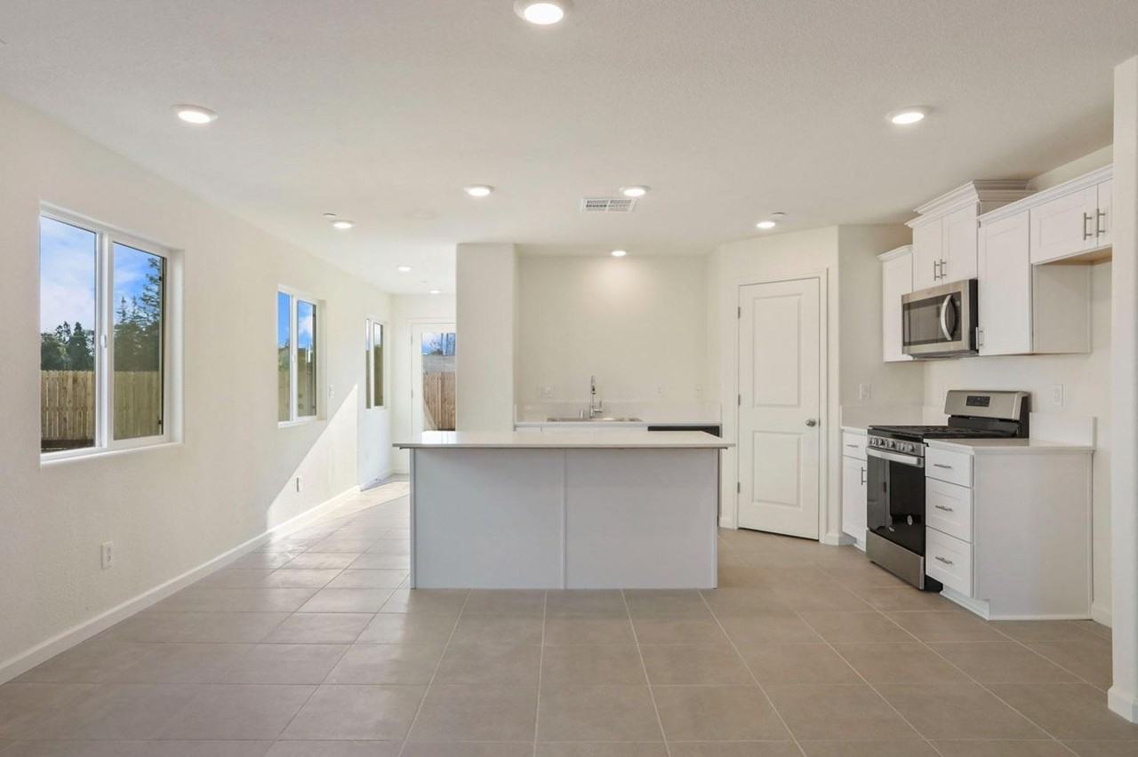 3120 Kuppens Way - Photo 3 of 20