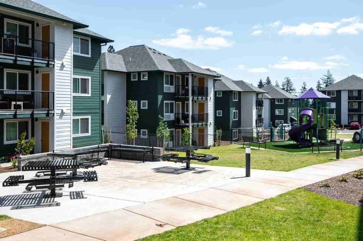 2655 Marietta St Se - Photo 5 of 43