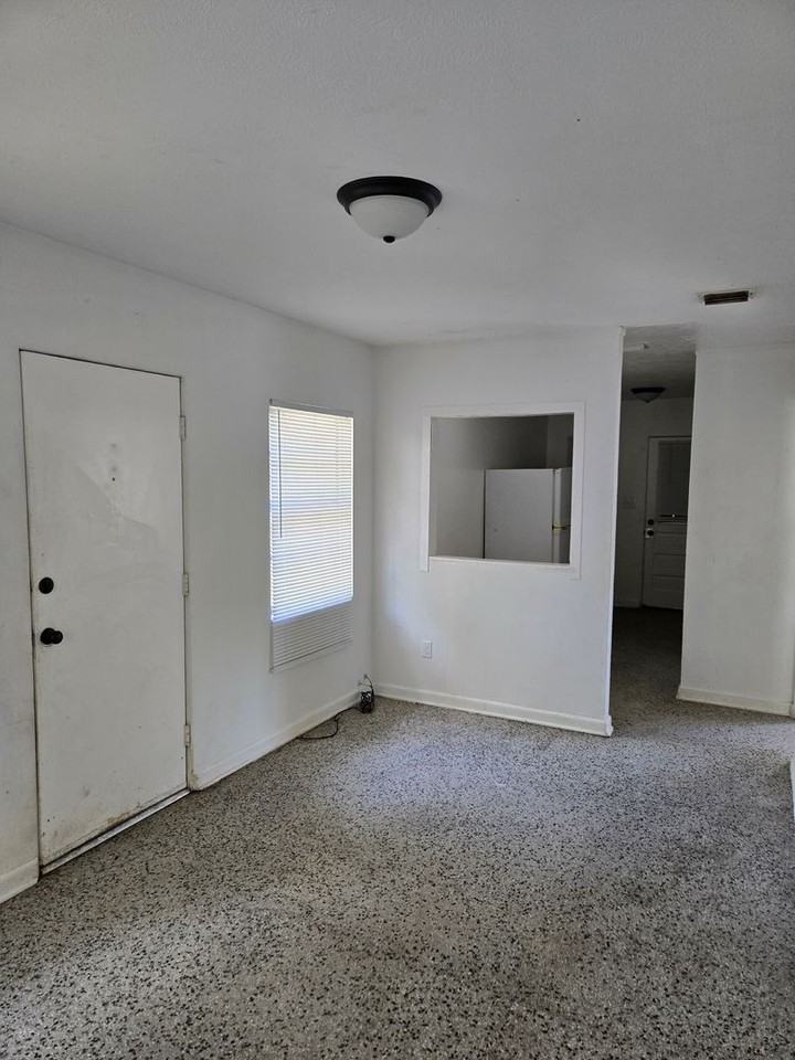 2109 S Mills Ave - Photo 3 of 14