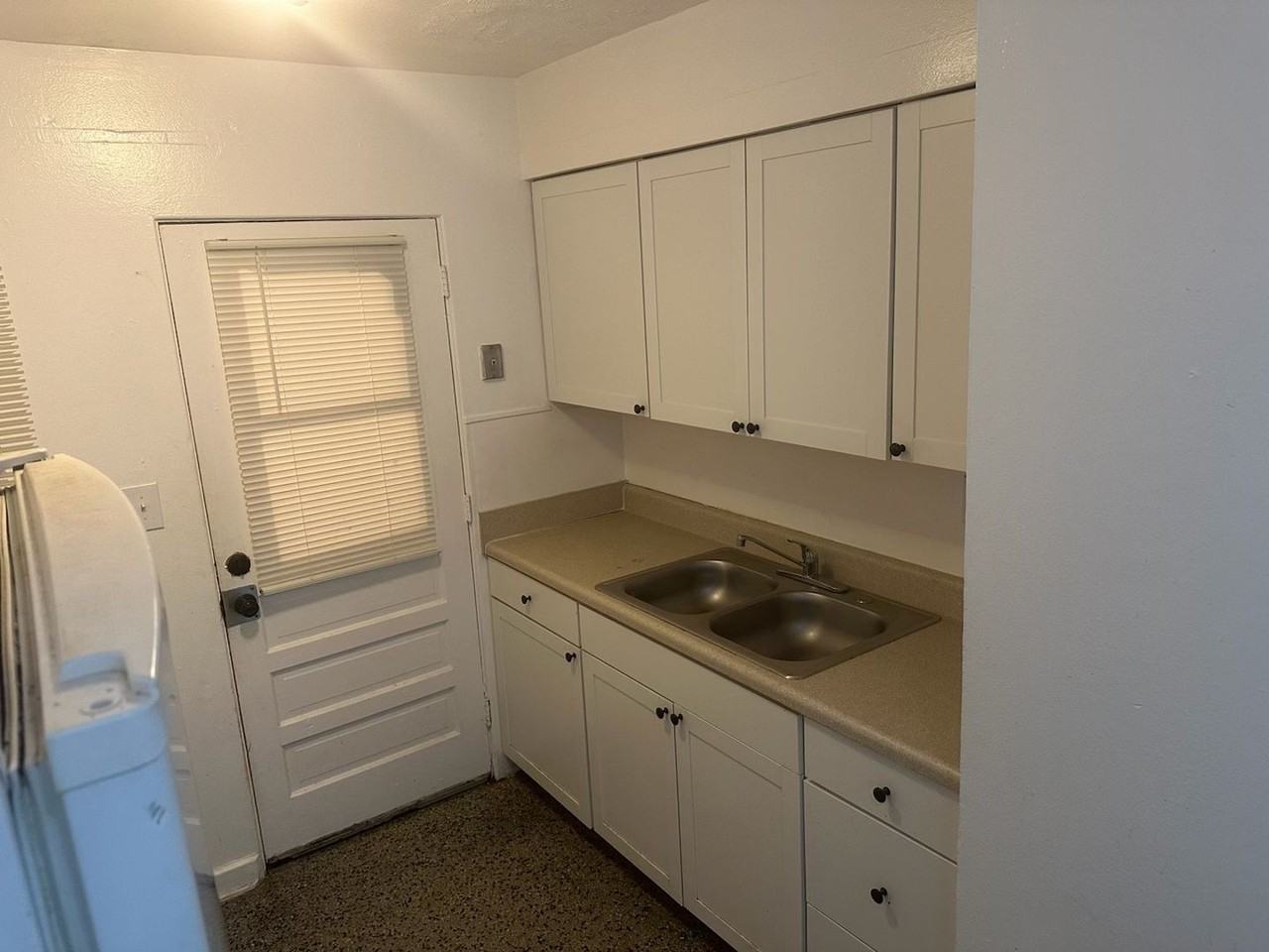2109 S Mills Ave - Photo 5 of 14