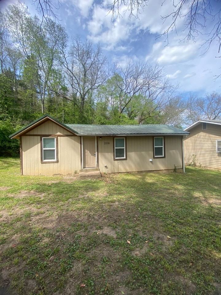 206 Swedeborg Rd - Photo 4 of 17