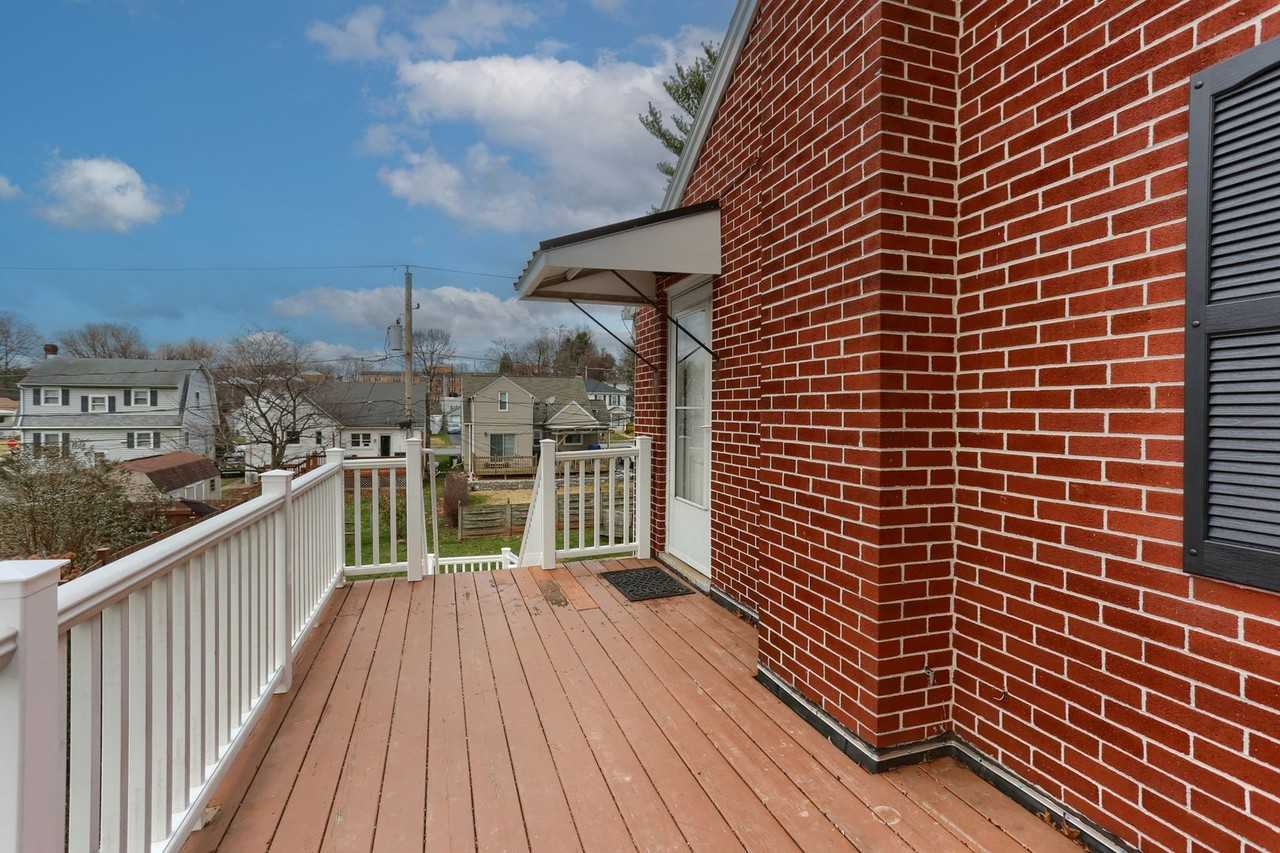 51 Wharton Ave - Photo 2 of 33