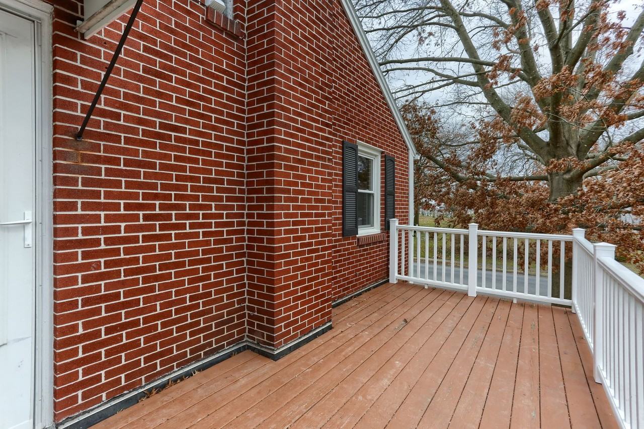 51 Wharton Ave - Photo 3 of 33