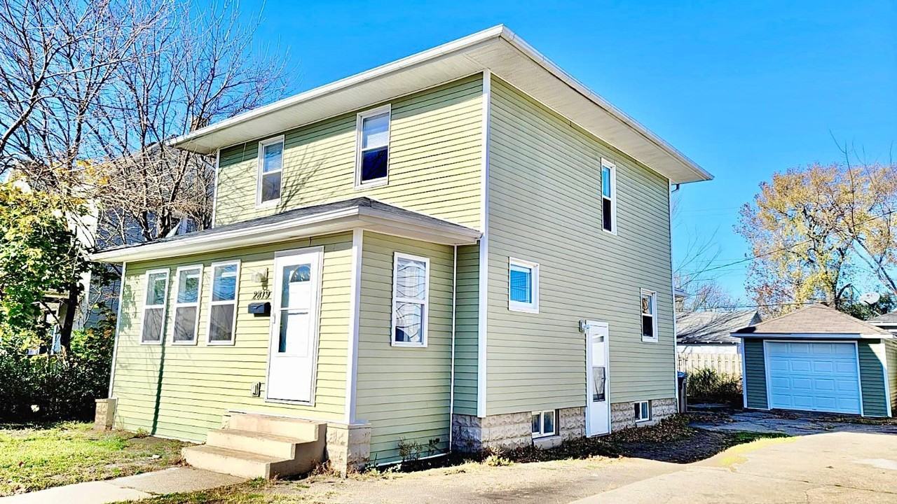 2819 Mishawaka Ave - Photo 2 of 27