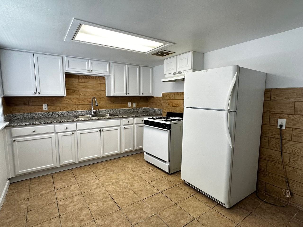 14005 N Palm St #4 - Photo 5 of 12