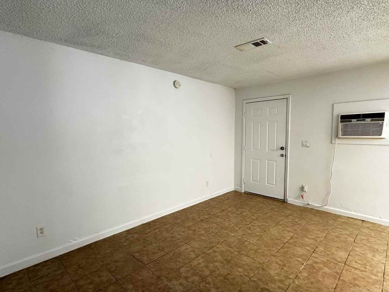 14005 N Palm St #4 - Photo 7 of 12