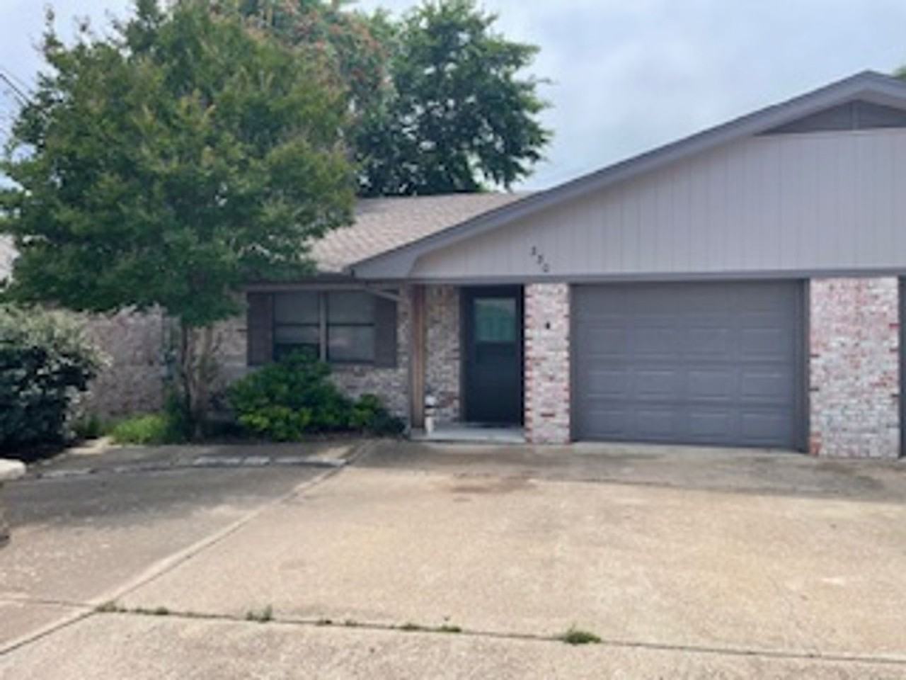 330 S Barton St - Photo 2 of 2