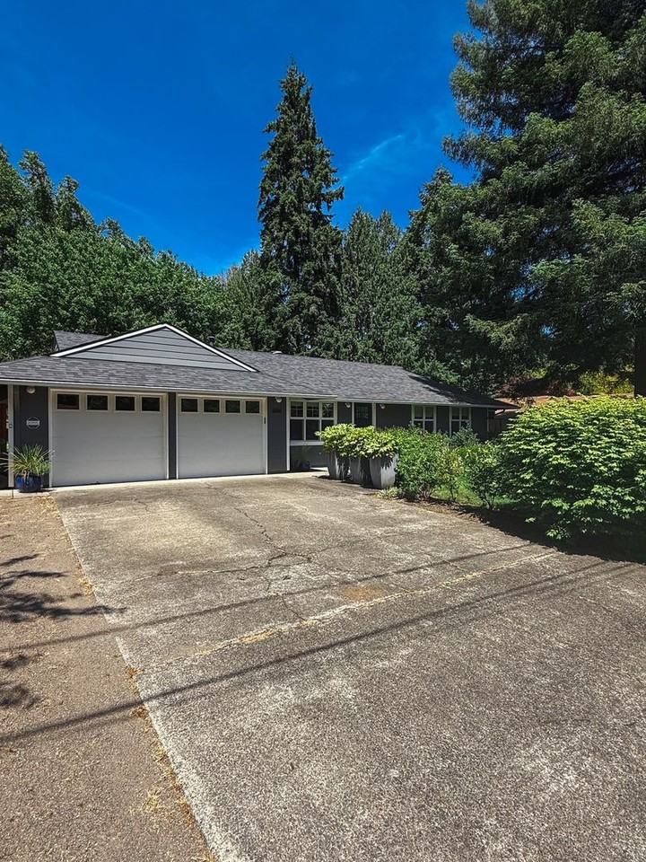 6136 Fernbrook Cir - Photo 3 of 8