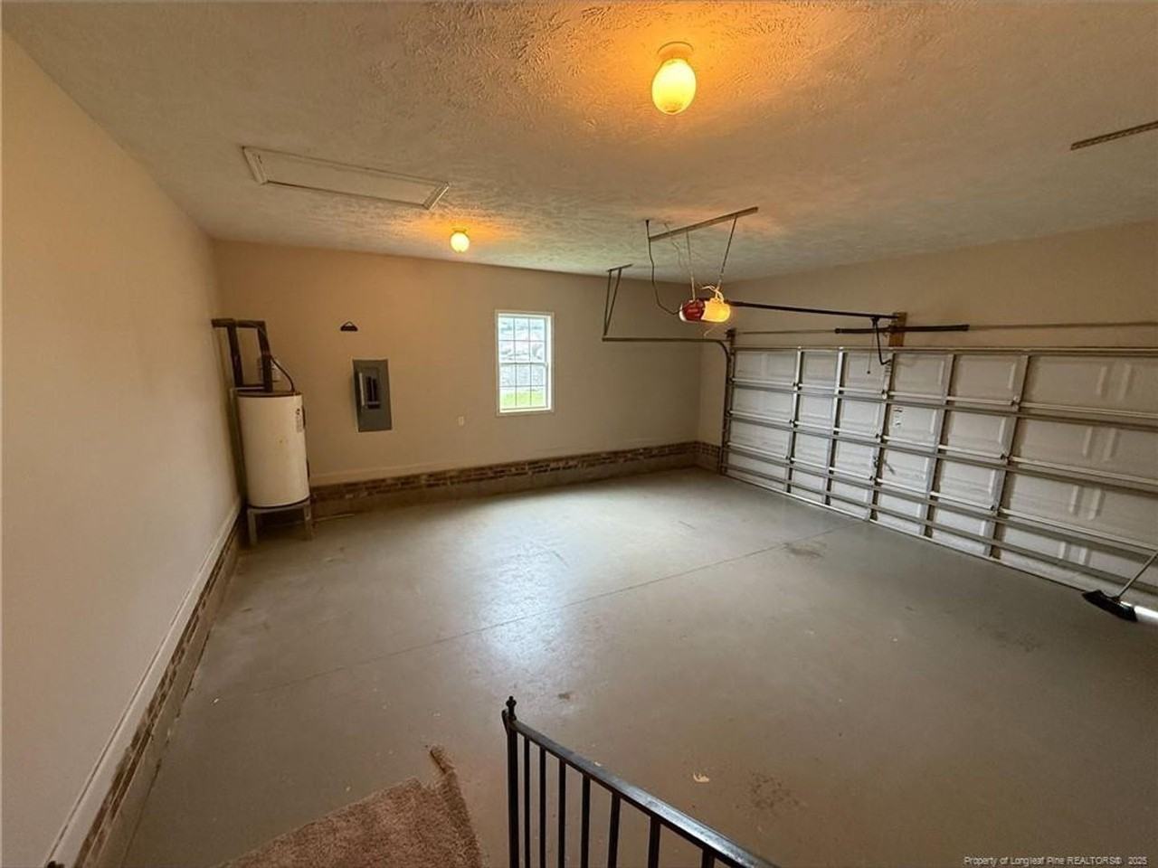 181 Westminster Dr - Photo 3 of 13