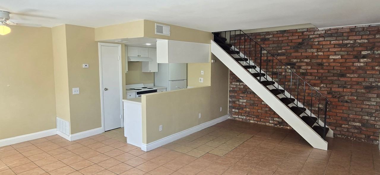 3446 Rainbow Ln - Photo 4 of 21