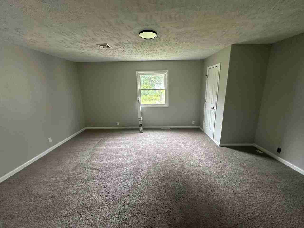 2105 S Vine St - Photo 4 of 7