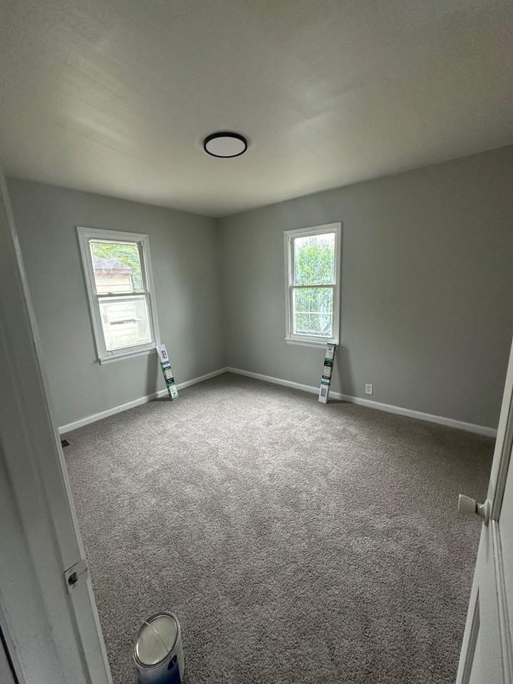 2105 S Vine St - Photo 6 of 7