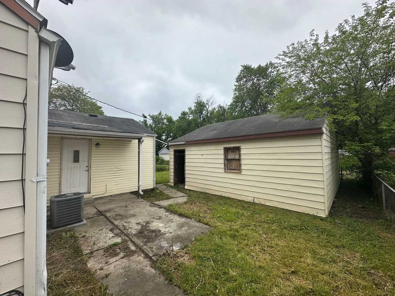 2105 S Vine St - Photo 7 of 7