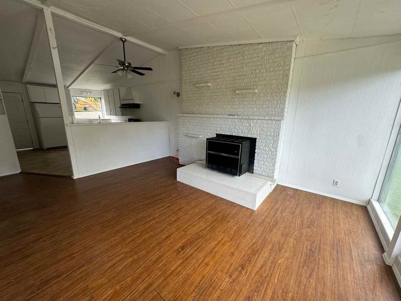 1046 Ne Lincoln St - Photo 2 of 11