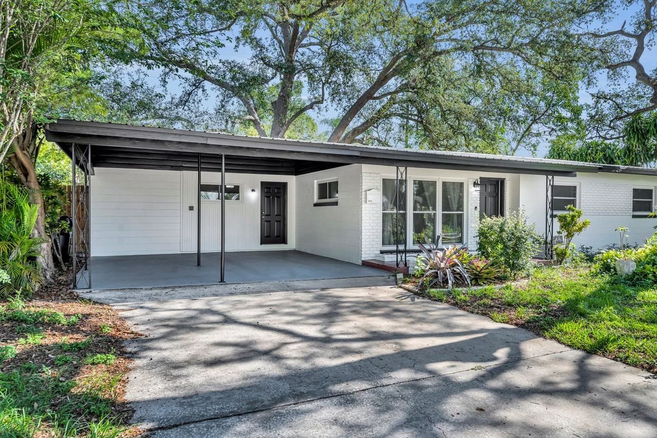 3615 Pelican Ln - Photo 2 of 32