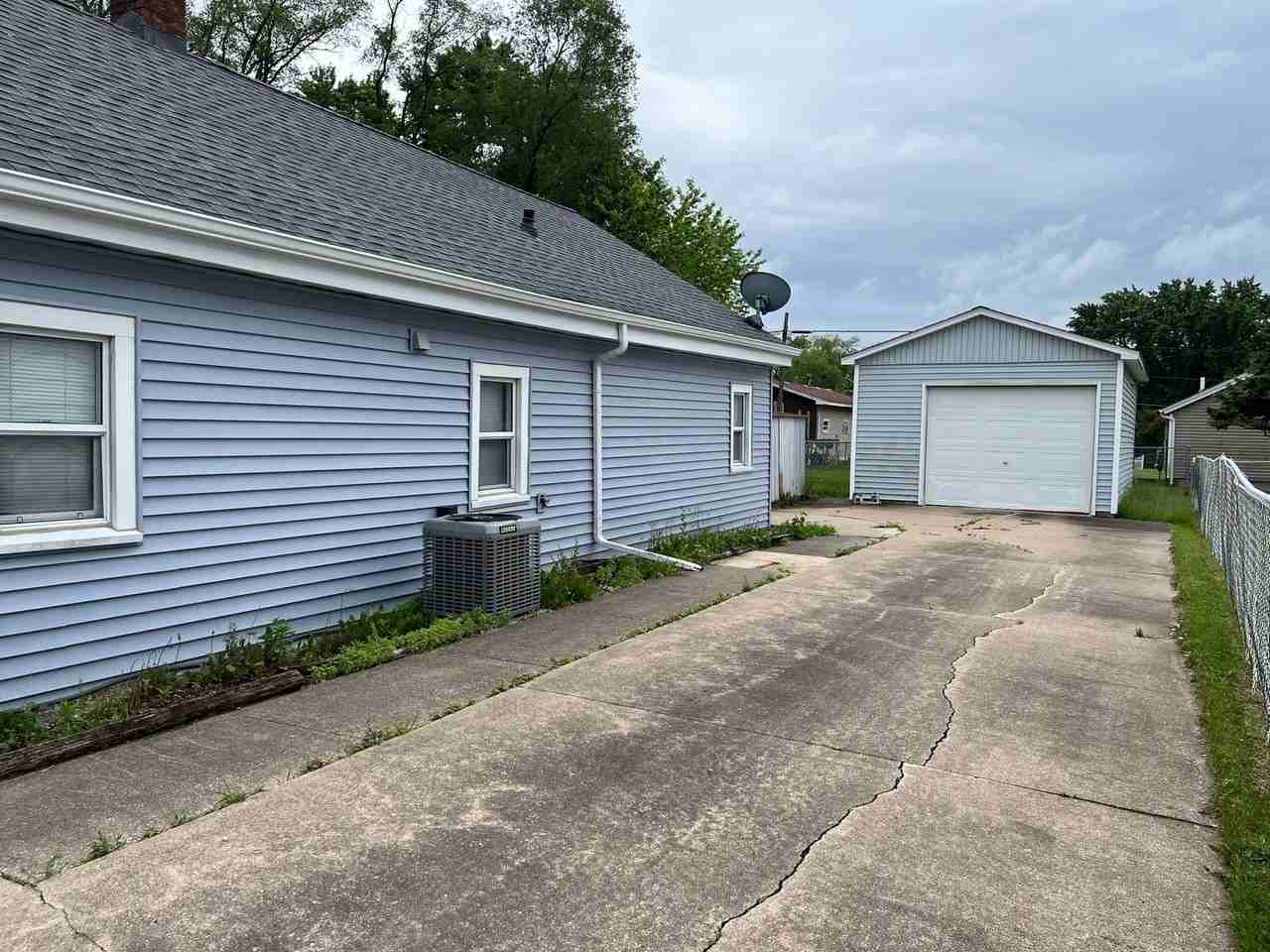 1822 27 1/2 Ave - Photo 2 of 11