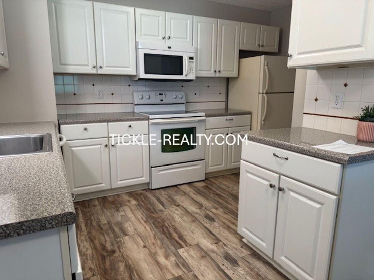 23-2 Great Wood Ct - Photo 3 of 19