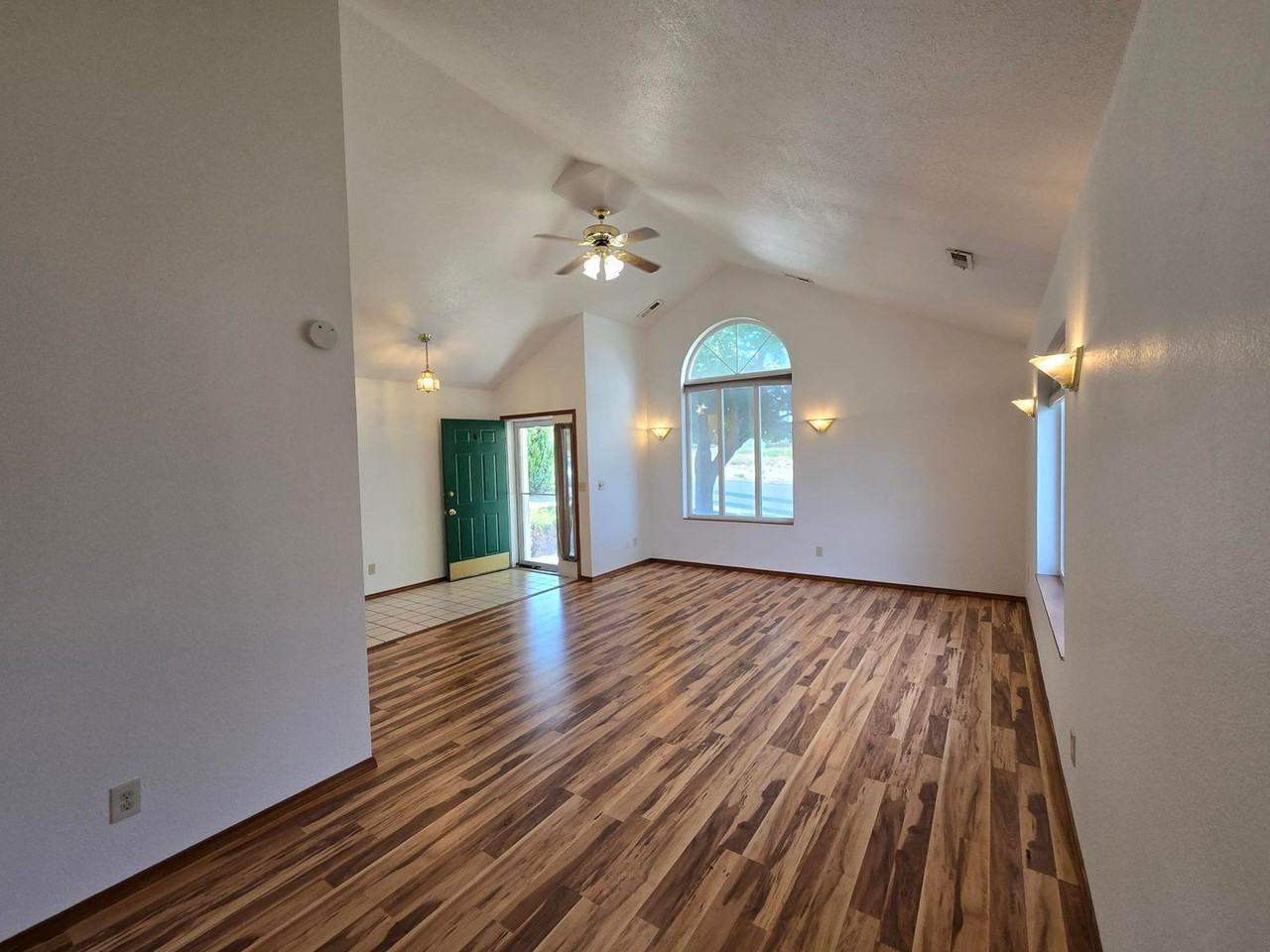 4423 S Sharron Ct - Photo 7 of 30