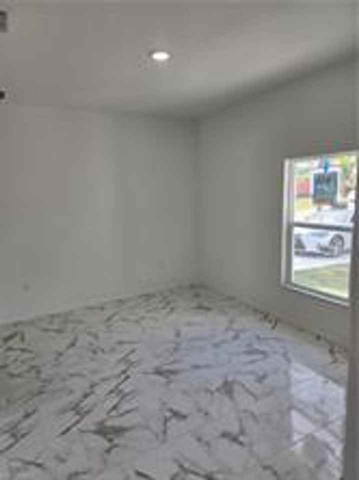 3306 27th St W - Photo 3 of 9