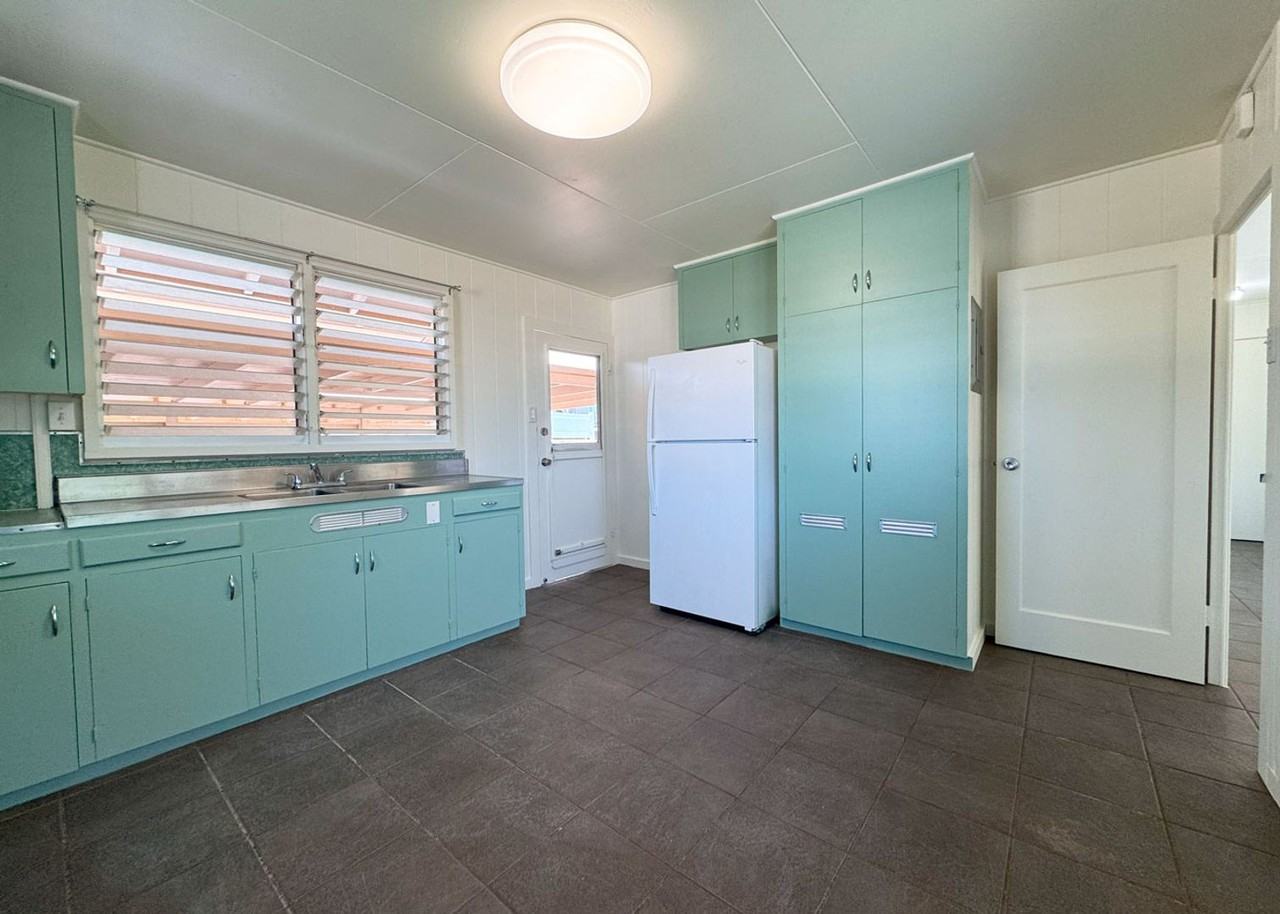 1220 Center St #B - Photo 3 of 21