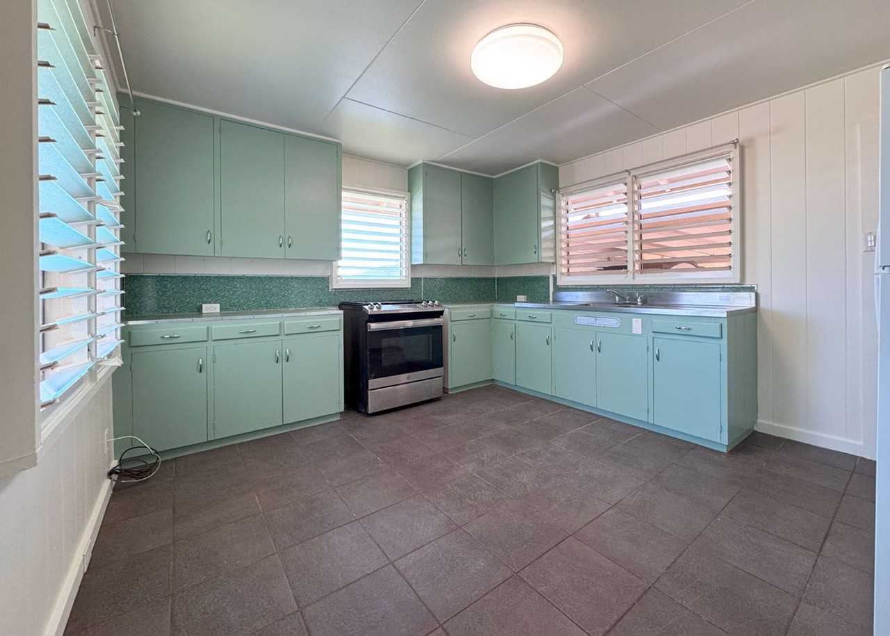 1220 Center St #B - Photo 4 of 21