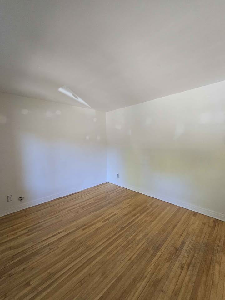 647 Rue Woodland - Photo 3 of 14