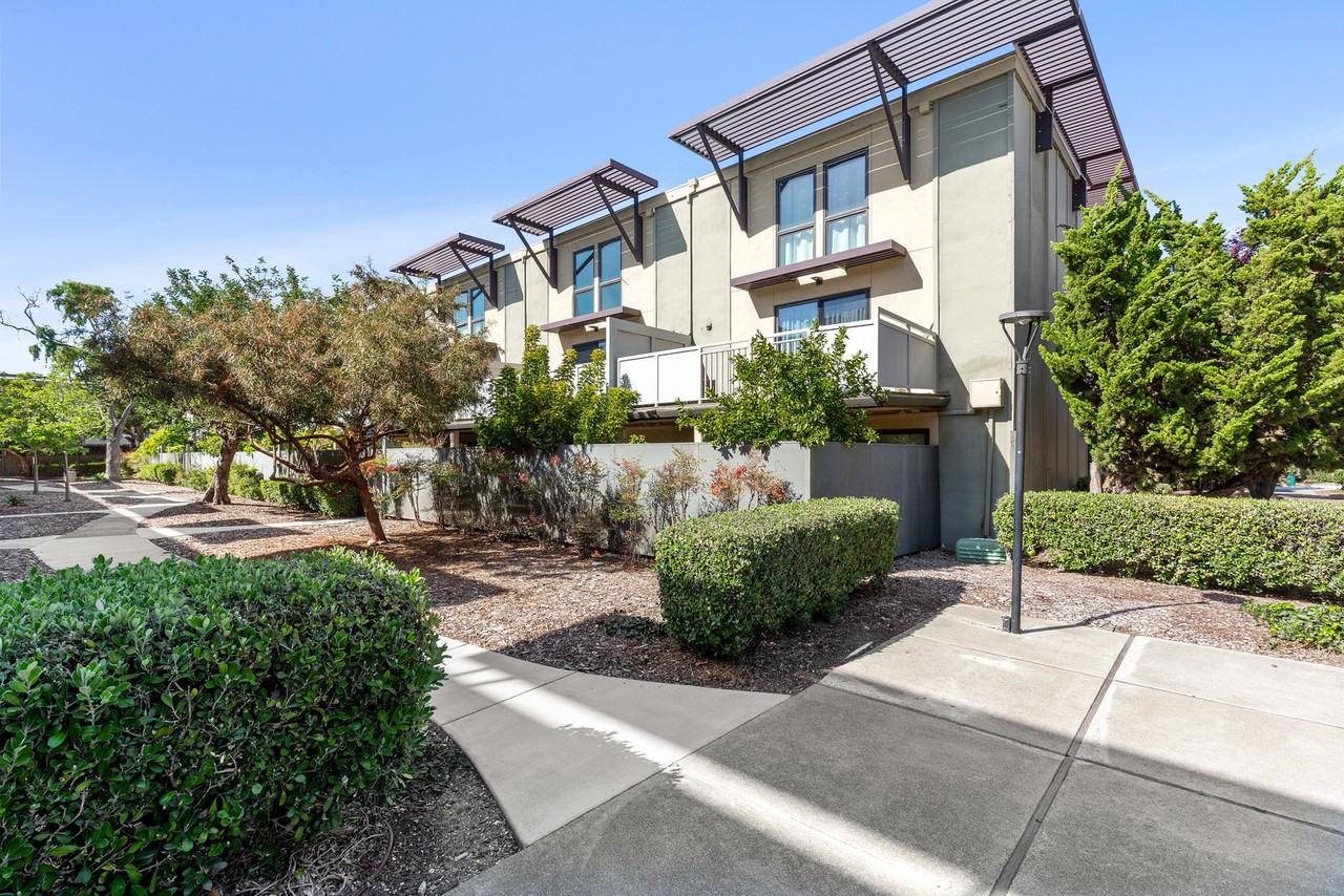 3213 Admiralty Lane - Photo 3 of 19