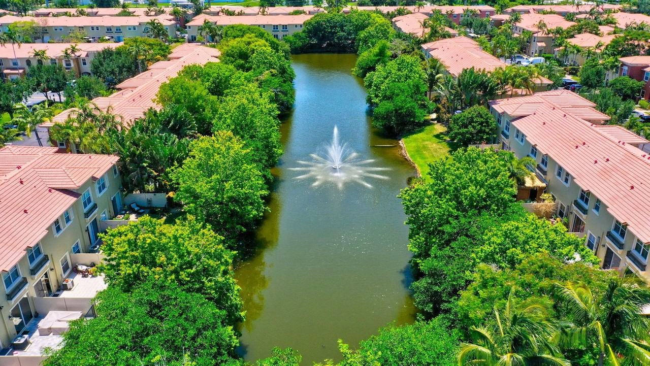 103 Monterey Bay Drive - Photo 2 of 15