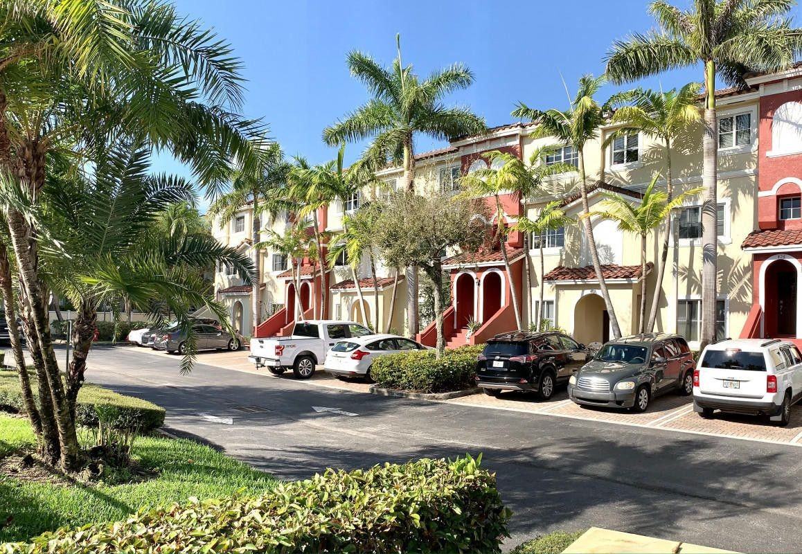 421 Bayfront Drive - Photo 2 of 9