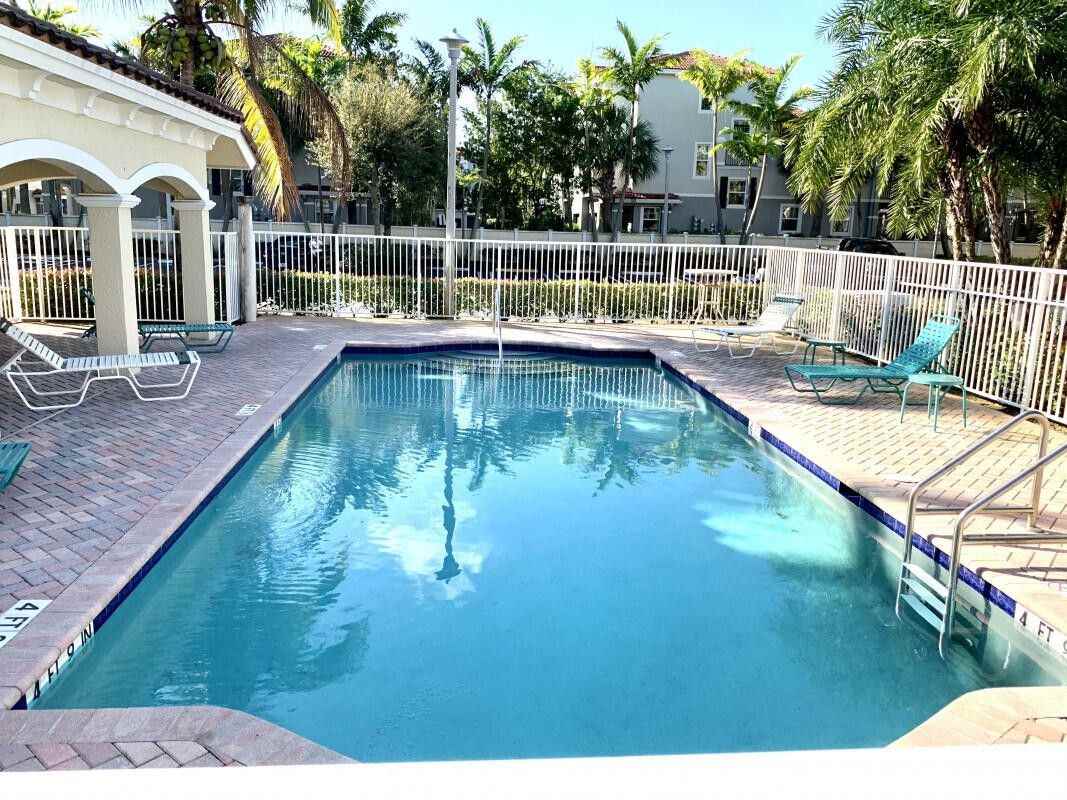 421 Bayfront Drive - Photo 3 of 9