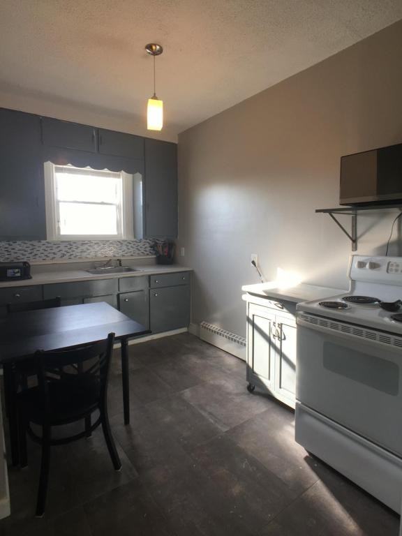 282 Summer St - Photo 5 of 13