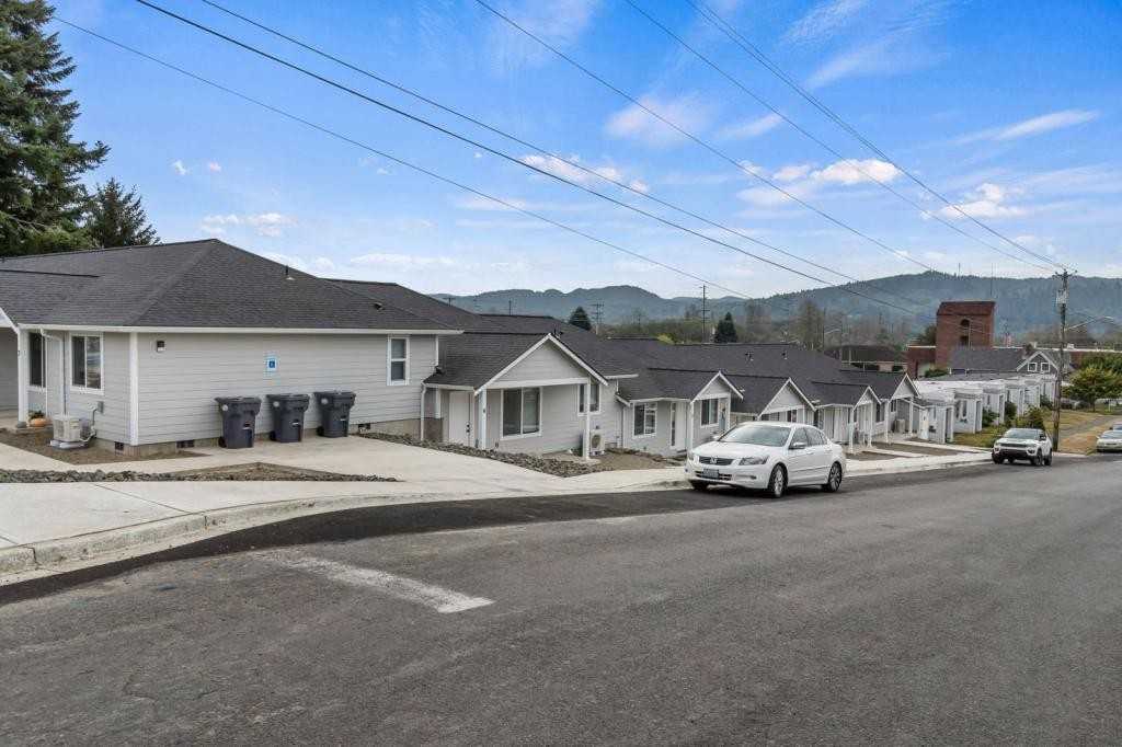 303 East Broadway Avenue - Photo 3 of 10