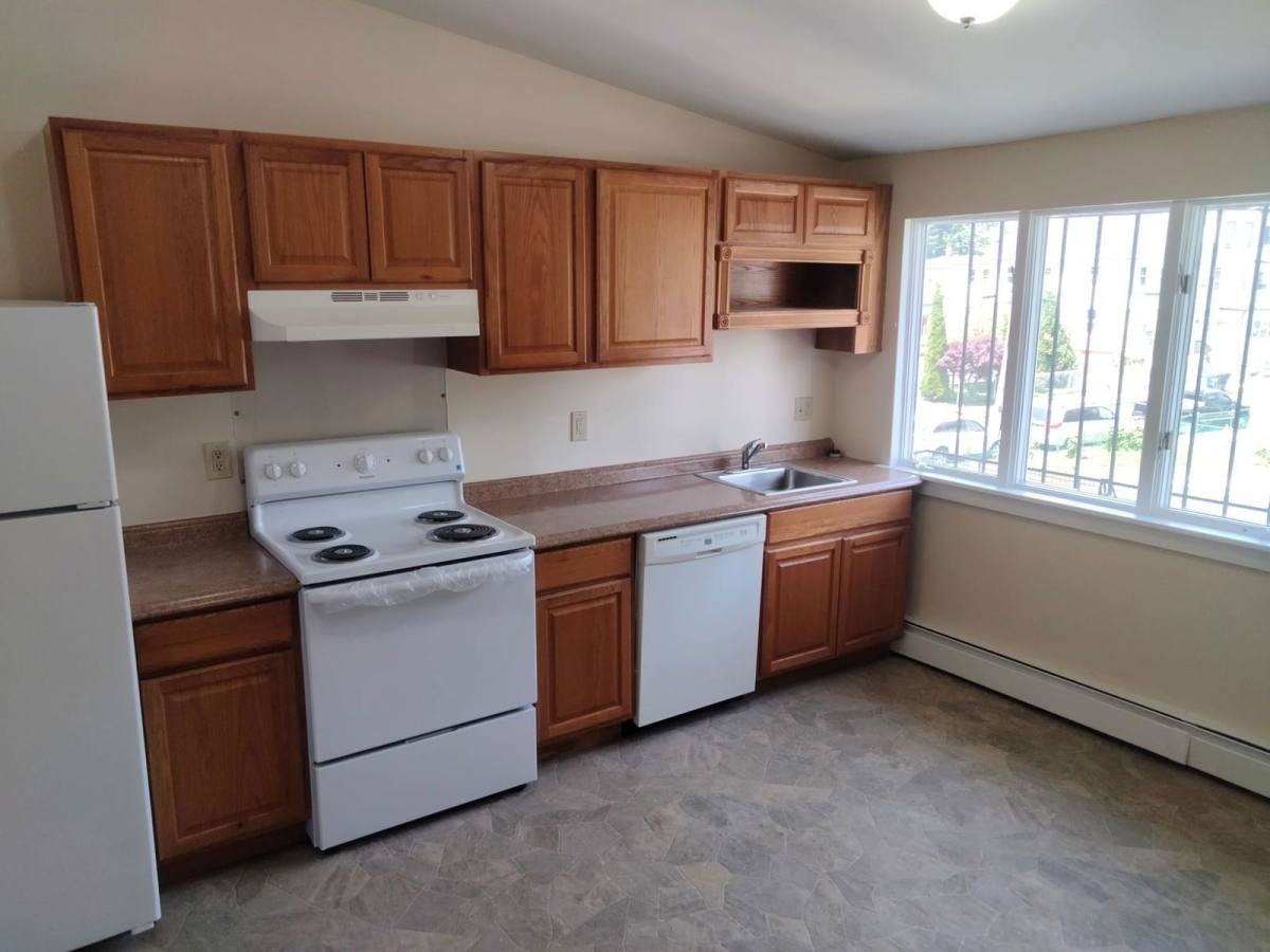 1856 Park St #2W - Photo 2 of 6