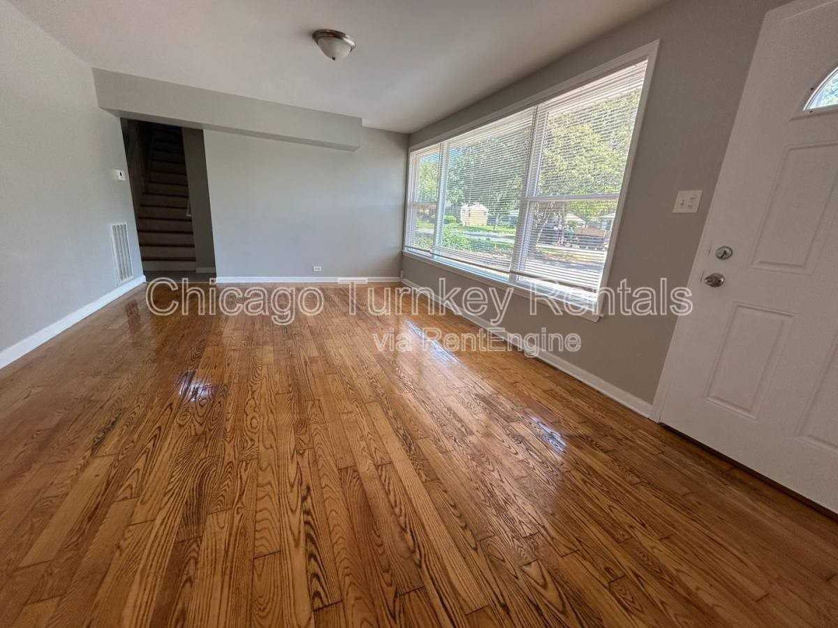 2442 Spruce Rd - Photo 2 of 10