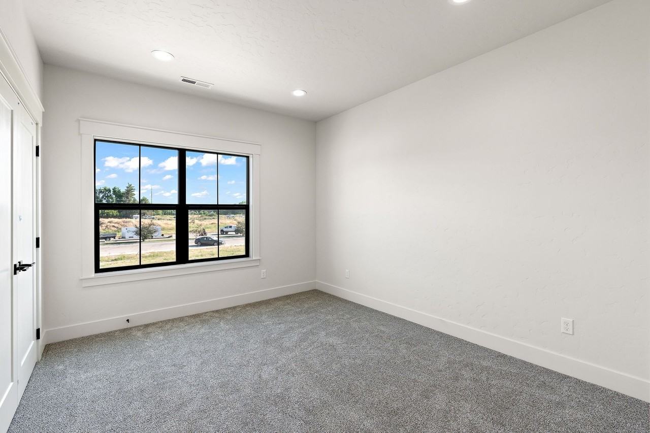 2450 W Iron Coop St #1 - Photo 5 of 37