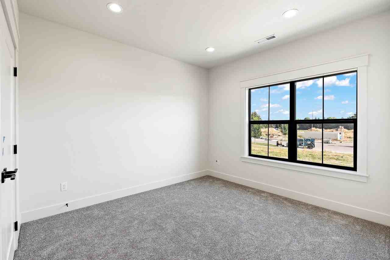 2450 W Iron Coop St #1 - Photo 4 of 37