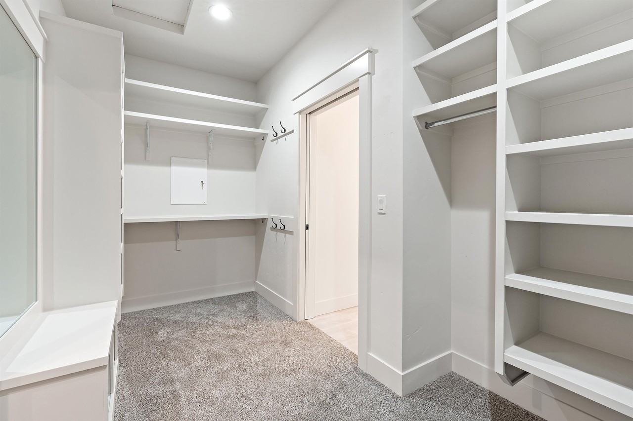 2450 W Iron Coop St #1 - Photo 7 of 37