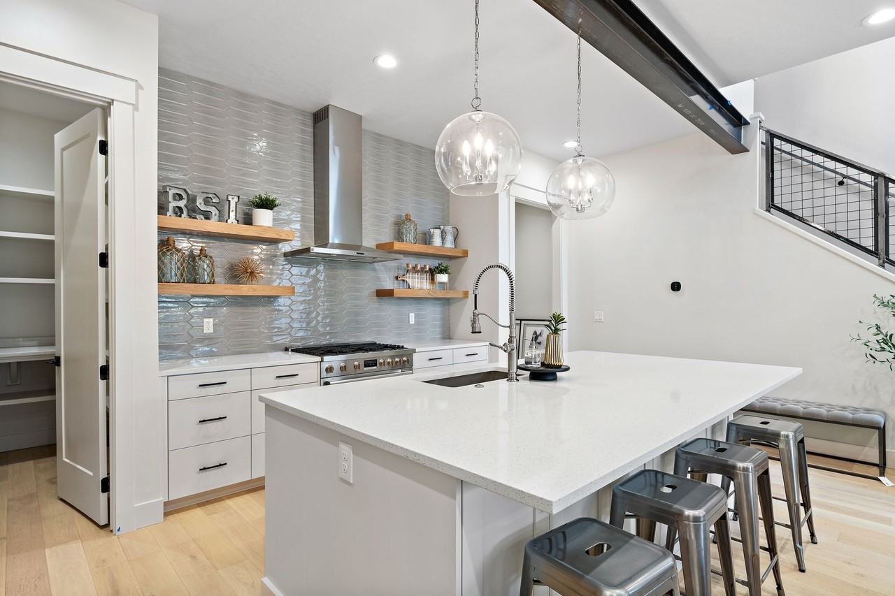 2450 W Iron Coop St #1 - Photo 3 of 37