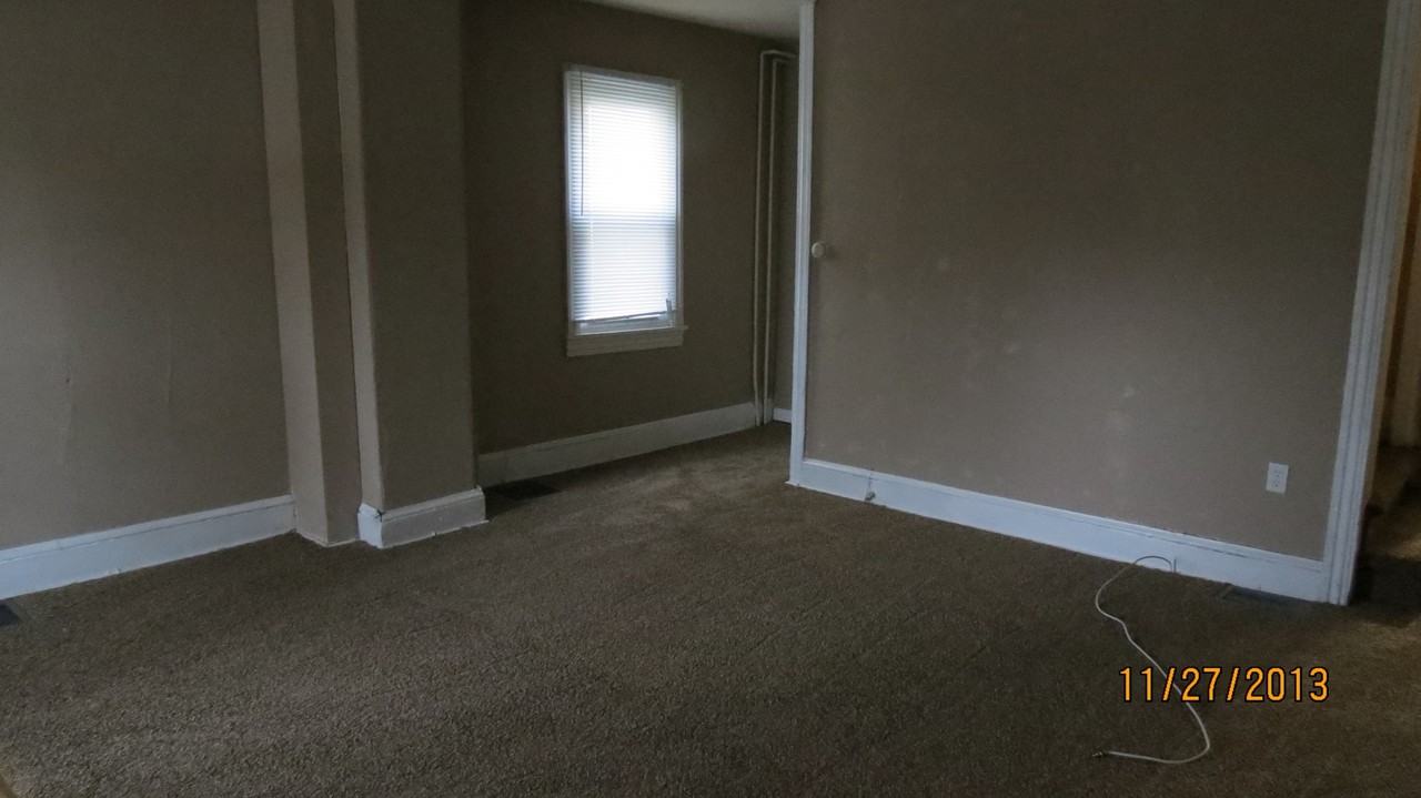 204 Washington St - Photo 3 of 10