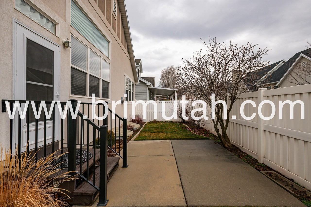 602 E Land Rush Dr - Photo 2 of 27