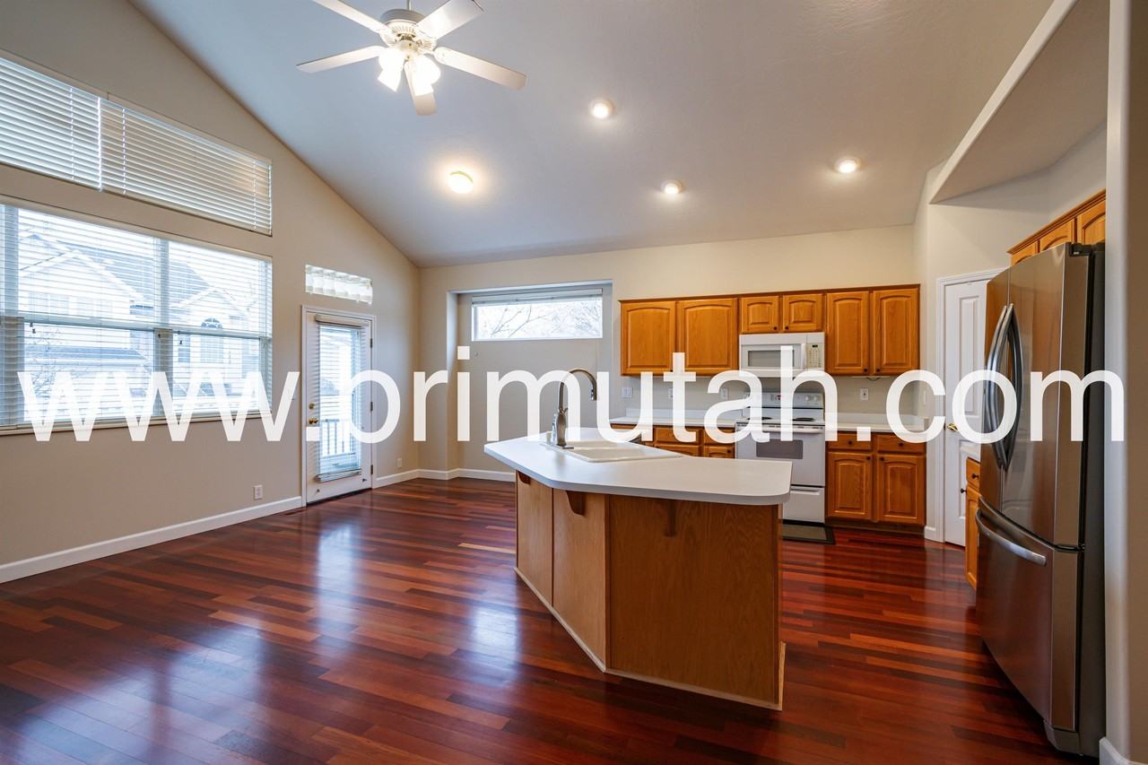 602 E Land Rush Dr - Photo 2 of 27