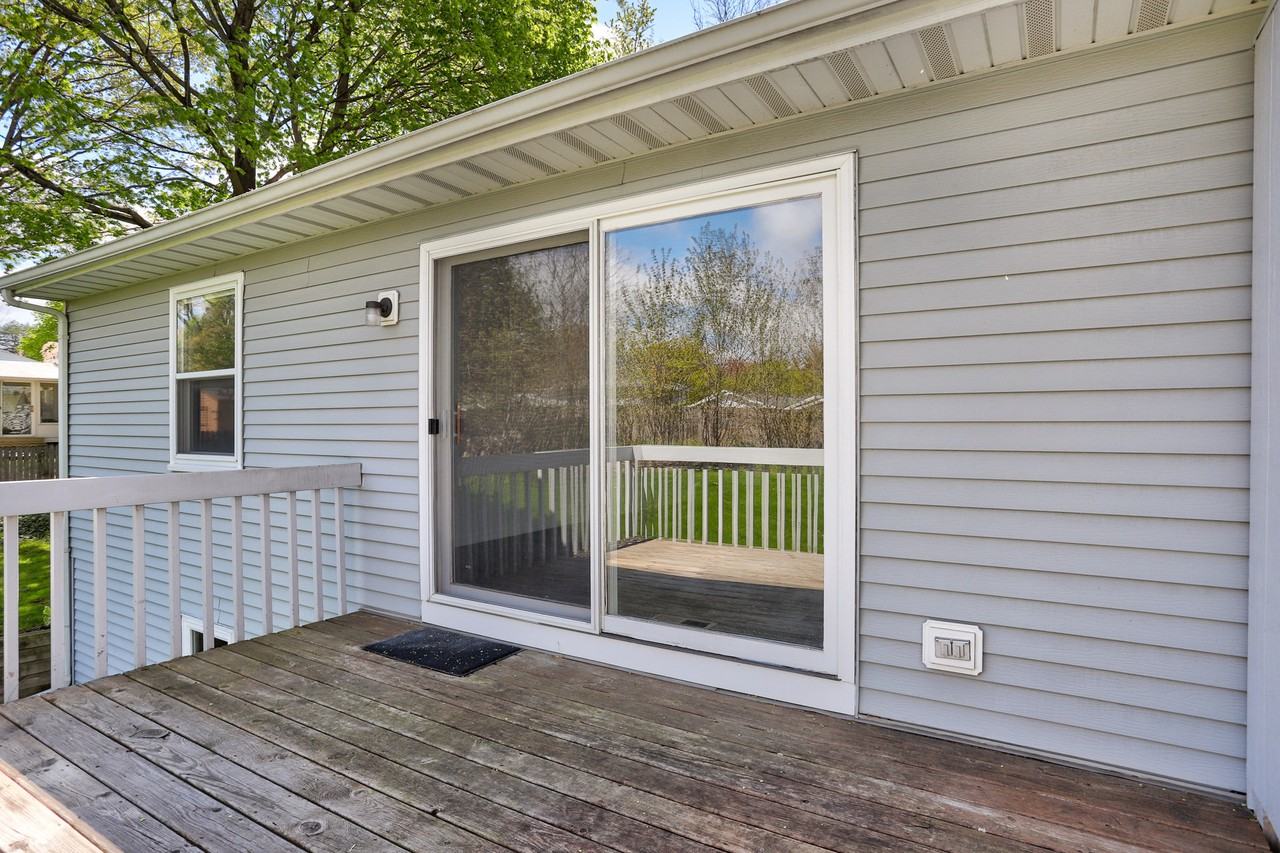 2215 Leonard St Ne - Photo 3 of 28