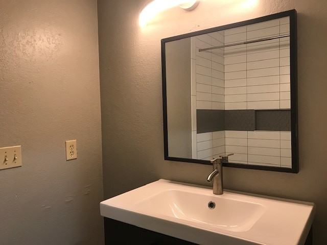 1624 Aquarena Springs Dr #1 - Photo 4 of 22