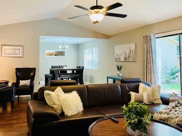 289 Honeysuckle Way - Photo 3 of 44