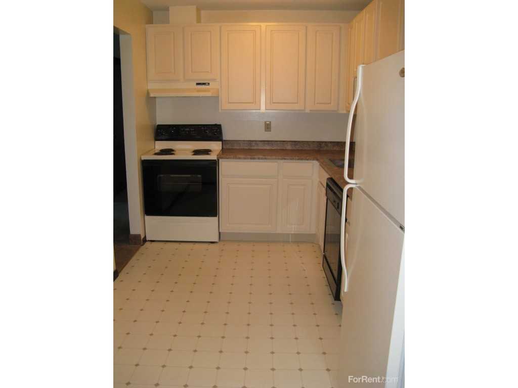 Woodmere Apartments - Photo 3 of 15